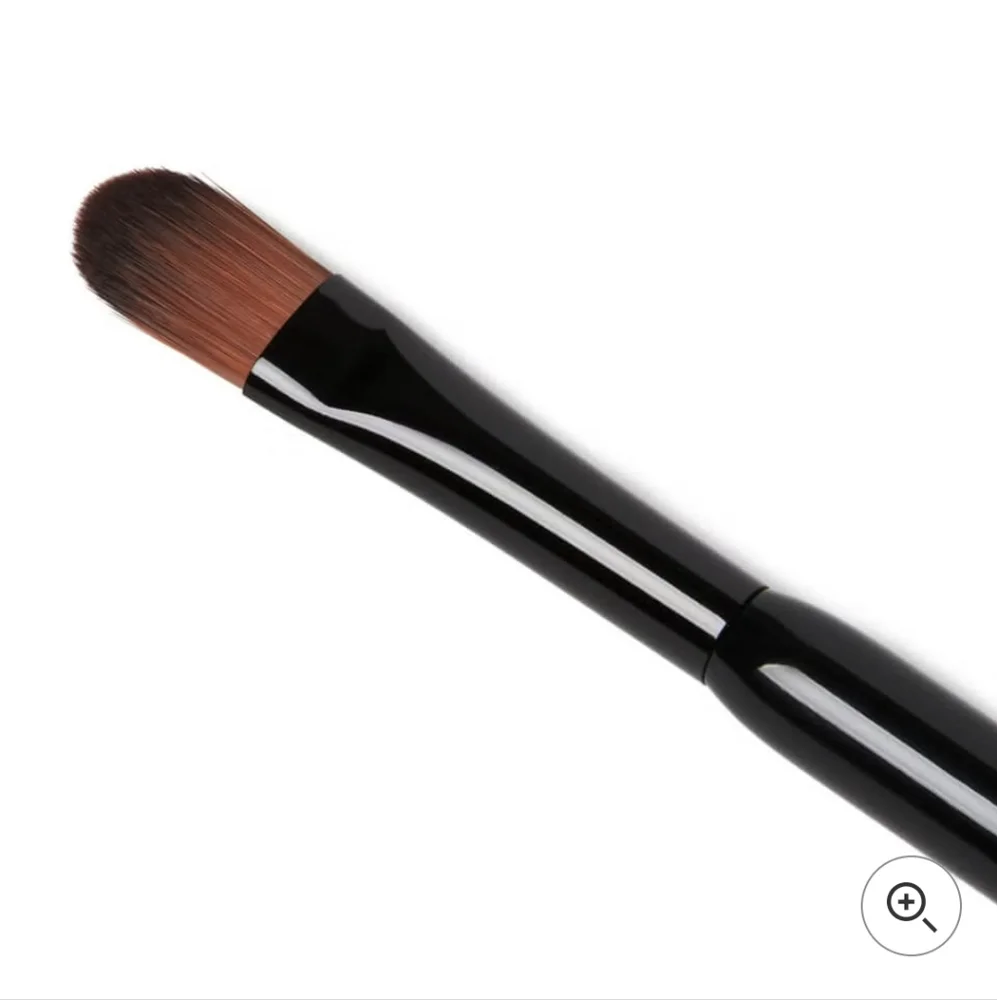 🌺Illamasqua Eyeshadow Brush Makeup Brush